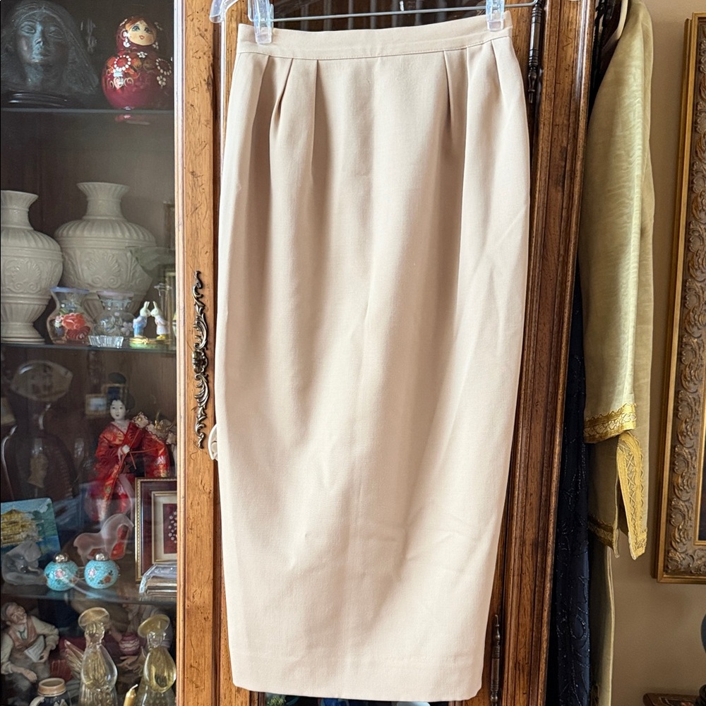 ELeanor BrennerEUCPencilSkirt💯WoolFullyLined
BackKickPleat NeutralTanS:8/6Career